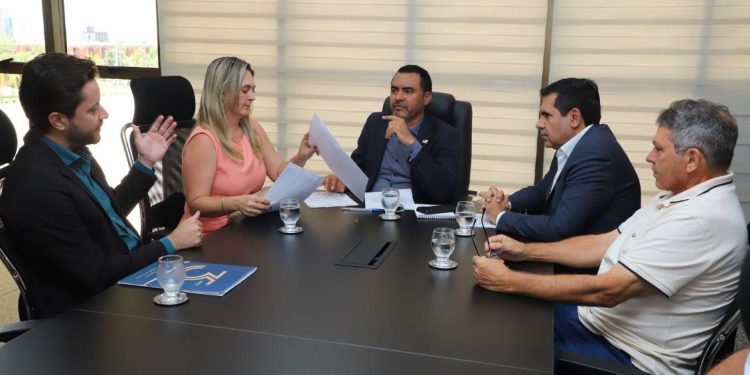 Deputado Marcus Marcelo requer melhorias na infraestrutura urbana e rural de Santa Fé do Araguaia