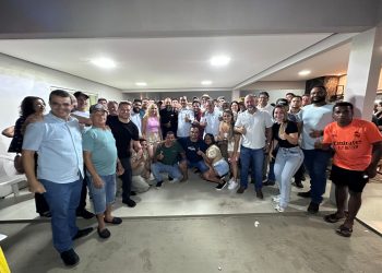 Em sua casa, em São Miguel, Vicentinho Júnior é aclamado por lideranças do Bico como pré-candidato ao governo do Tocantins