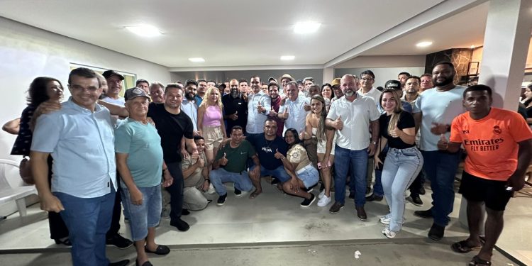 Em sua casa, em São Miguel, Vicentinho Júnior é aclamado por lideranças do Bico como pré-candidato ao governo do Tocantins