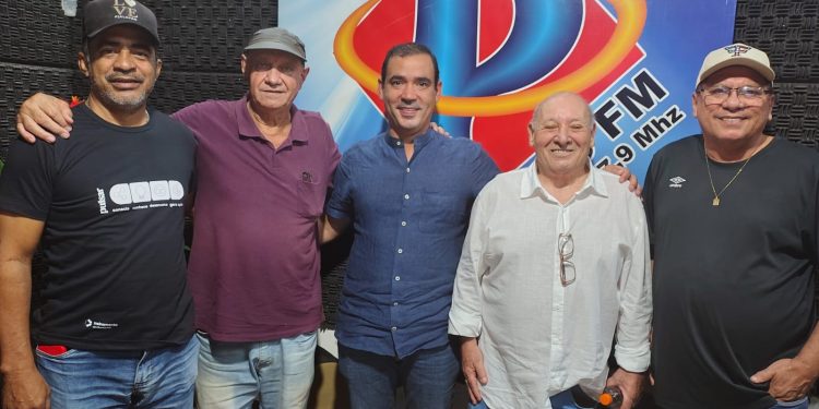 “Vamos construir nosso palanque respeitando as biografias e a história de todos”, diz pré-candidato ao governo Vicentinho Júnior