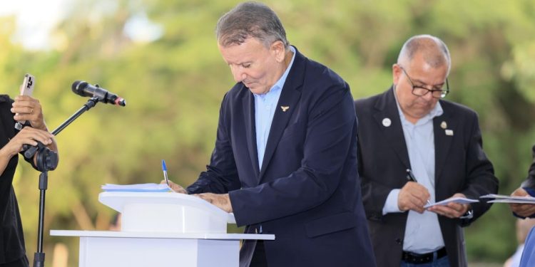 Prefeito autoriza envio de projeto para reestruturação de carreira durante celebração dos 33 anos da Guarda Metropolitana de Palmas