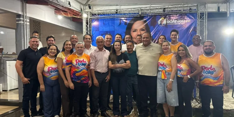 Senador Eduardo Gomes celebra carnaval em Dianópolis e Porto Nacional e visita indústria de refrescos em Taguatinga