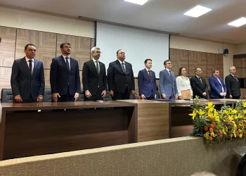 Senador Eduardo Gomes defende valorização da carreira pública e segurança institucional em posse da Asmeto