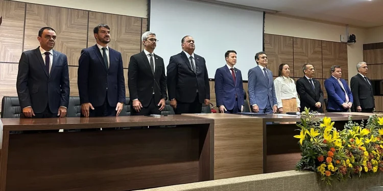 Senador Eduardo Gomes defende valorização da carreira pública e segurança institucional em posse da Asmeto