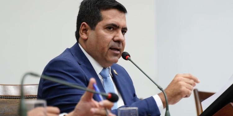 Em semanas marcadas por feminicídios, lei de Marcus Marcelo divulga rede de proteção a vítimas