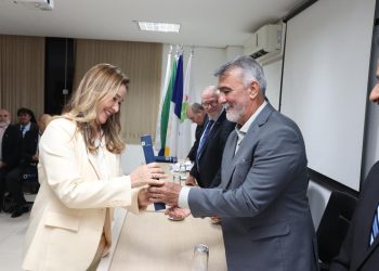 Amélio Cayres destaca papel da educação superior em formatura da Adesg