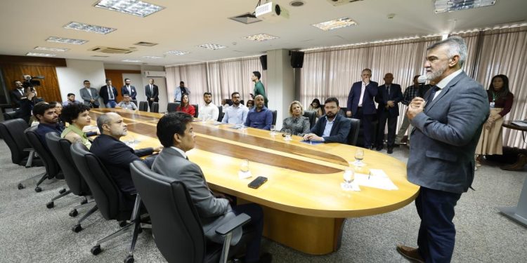 Amélio anuncia prazo final para convocação de aprovados em concurso da Assembleia