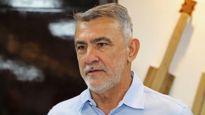 Amélio Cayres relembra decisão que evitou ruptura política no Estado e diz que recusou impeachment por princípios, mesmo podendo assumir o governo