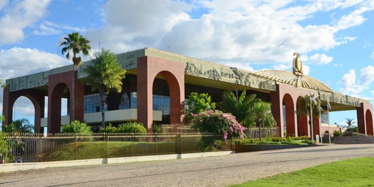 Governo do Tocantins decreta medidas para valorização e reestruturação de carreiras dos servidores