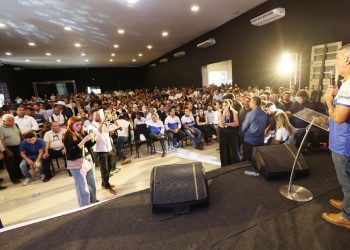 Amélio Cayres garante aprovação de doação de lote para associação de vereadores