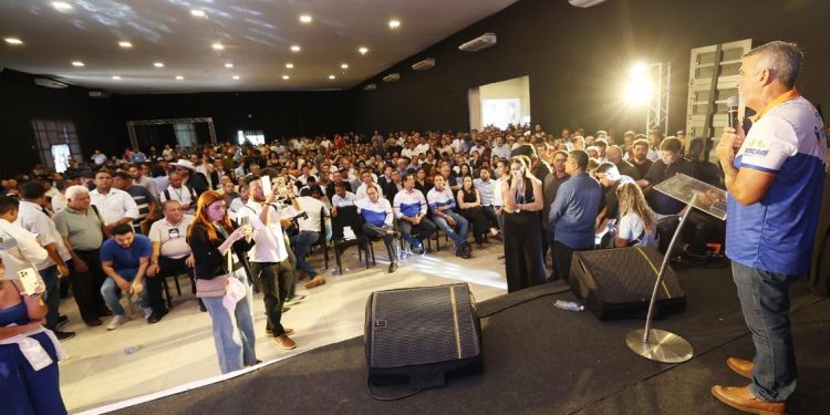 Amélio Cayres garante aprovação de doação de lote para associação de vereadores