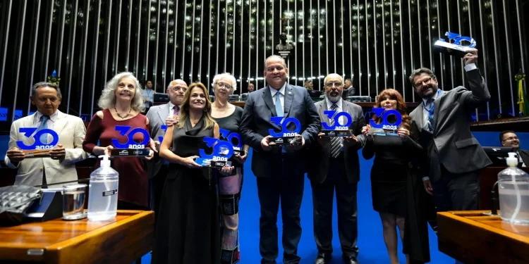 Eduardo Gomes preside sessão especial no Senado que marca os 30 anos da TV Senado e destaca avanço da transparência no Legislativo