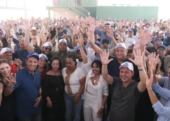 Senador Eduardo Gomes participa de encontro motociclístico e aniversário da deputada Janad Valcari em Palmas