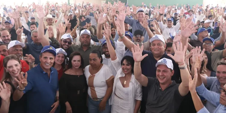Senador Eduardo Gomes participa de encontro motociclístico e aniversário da deputada Janad Valcari em Palmas