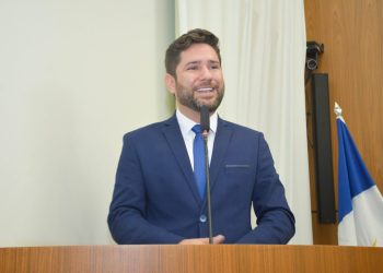 Câmara de Palmas empossa Miguel Barros após licença de Alex Mascarenhas