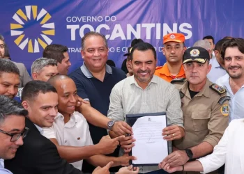 Senador Eduardo Gomes e governador Wanderlei Barbosa entregam nova sede da PM e Lago Municipal em Formoso do Araguaia