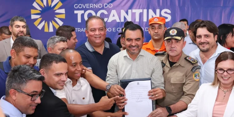 Senador Eduardo Gomes e governador Wanderlei Barbosa entregam nova sede da PM e Lago Municipal em Formoso do Araguaia