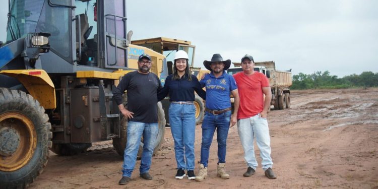 Prefeita Valdéia Martins garante construção de casas populares e leva dignidade a famílias de Rio Sono