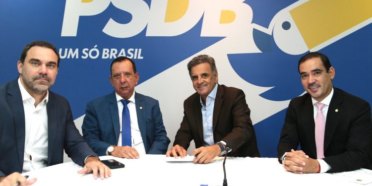Ao lado de Aécio Neves e Vicentinho Júnior, Toinho Andrade oficializa ingresso no PSDB