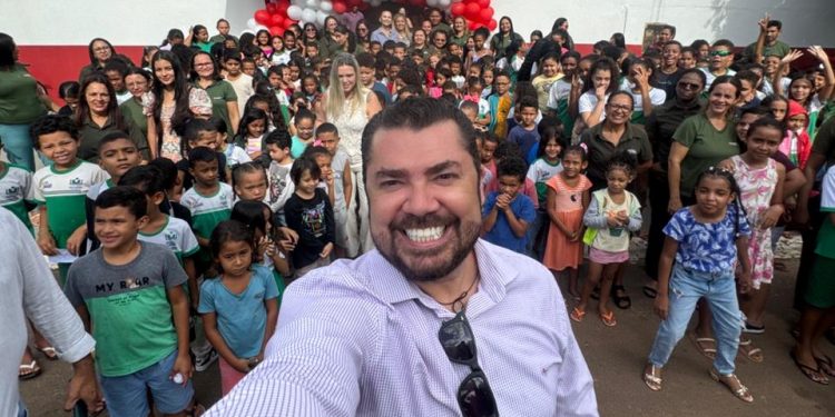 Mateus Coelho entrega escola reformada e reafirma compromisso da gestão com a educação de Novo Acordo