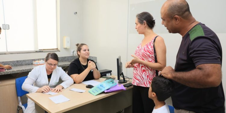 Famílias aproveitam o sábado, 14, para garantir vacina contra a gripe em Palmas