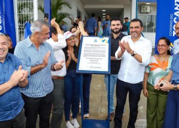 Presidente Amélio Cayres acompanha entrega de obra e prêmios a professores em Porto Nacional