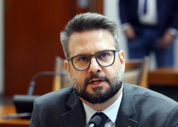 Assembleia aprova projeto de Eduardo Mantoan que cria normas de enfrentamento à violência política contra a mulher no Tocantins