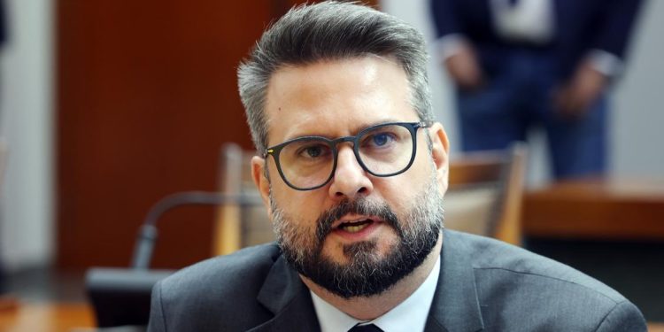 Assembleia aprova projeto de Eduardo Mantoan que cria normas de enfrentamento à violência política contra a mulher no Tocantins