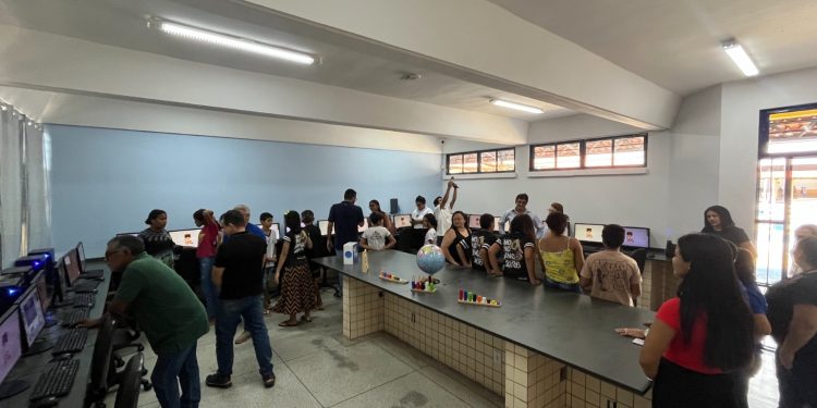 Escola Odete Carvalho dos Santos inaugura laboratório de informática e primeira biblioteca integrada da rede municipal em Colinas