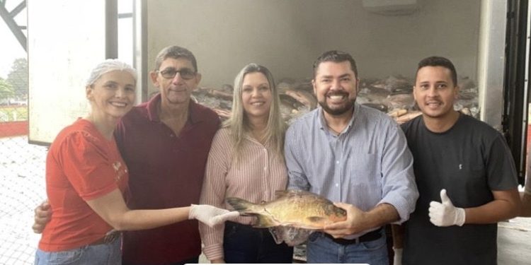 Prefeito Mateus Coelho realiza grande entrega de peixes e garante alimento na mesa das famílias de Novo Acordo na Semana Santa