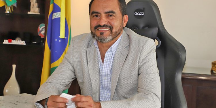 Wanderlei Barbosa pode quebrar tabu histórico no Tocantins ao permanecer no governo e abrir mão de disputar o Senado