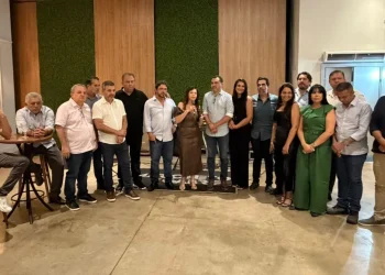 Senador Eduardo Gomes participa de jantar promovido por Dorinha e reforça articulação política com foco nas eleições no Tocantins