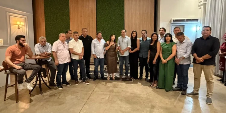 Senador Eduardo Gomes participa de jantar promovido por Dorinha e reforça articulação política com foco nas eleições no Tocantins