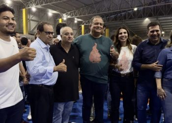 Senador Eduardo Gomes participa do aniversário de Guaraí, entrega obras e visita Tupiratins