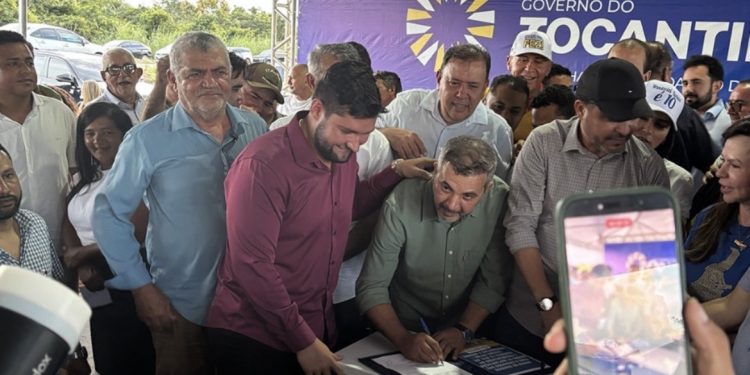 Prefeito Robson do Zé Geraldo participa da assinatura da ordem de serviço para pavimentação da TO-010 e celebra conquista histórica para Ananás