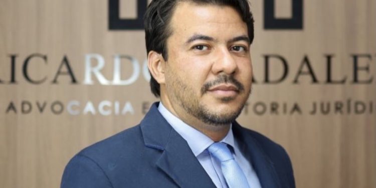Advogado Ricardo Madalena leva bagagem jurídica para a política, entra na disputa federal e surge como nome preparado na corrida por vaga em Brasília