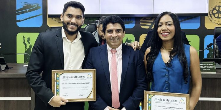 Vereador Wilson Carvalho homenageia Dra. Cida e Dr. Júlio Matos por trajetórias de superação e destaque na advocacia