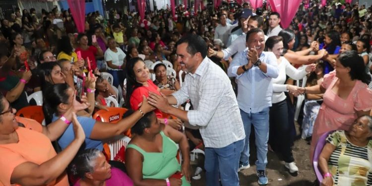Governador Wanderlei Barbosa participa de Festa das Mães e inauguração do Estádio Municipal em Axixá do Tocantins