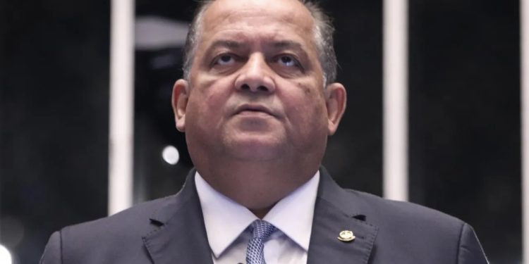 Senador Eduardo Gomes cobra providências do DNIT após interdição da Ponte Transaraguaia e pede autorização emergencial para travessia por balsas