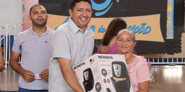 Com grande público, emoção e show de brindes, festa das mães promovida pela gestão Kedson Alves entra para a história de Ponte Alta
