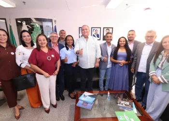 Senador Eduardo Gomes recebe lideranças de Cristalândia, São Sebastião e Palmeirante para tratar de demandas municipais