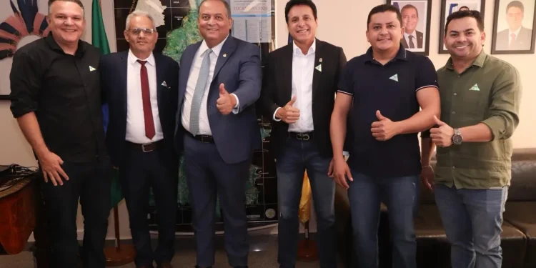 Senador Eduardo Gomes recebe apoio do deputado Nilton Franco e dos prefeitos de Arapoema e Rios dos Bois