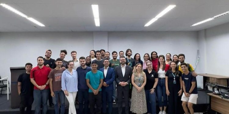 Em visita à UFT, Mantoan reforça apoio à educação, ciência e ao movimento estudantil