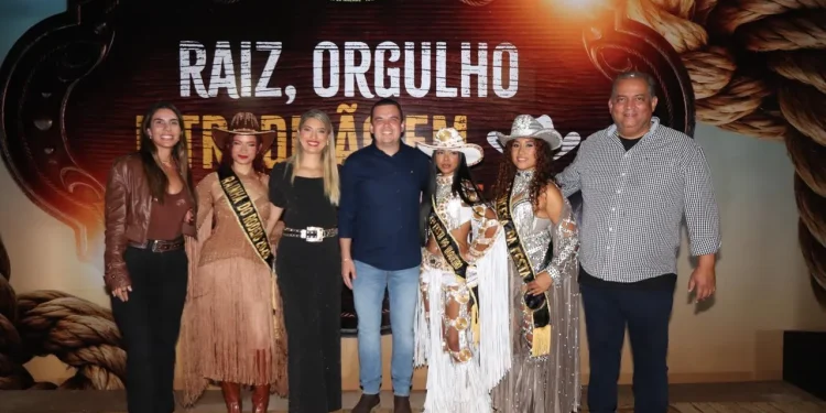 Senador Eduardo Gomes reforça parceria com Brejinho de Nazaré durante abertura da 43ª Festa do Vaqueiro