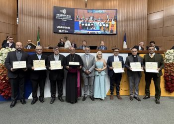Amélio Cayres presta homenagens durante Sessão Solene dos 30 anos da Arquidiocese de Palmas