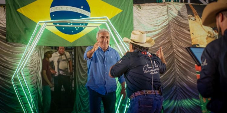 Laurez Moreira participa da XXV Expoagro de Divinópolis e valoriza tradições do interior tocantinense