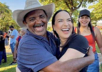 Recebida com muito carinho pela população, Kátia Chaves prestigia chegada da Folia em Monte do Carmo e segue agenda rumo ao Bico do Papagaio