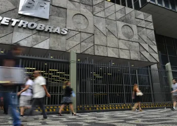 Petrobras anuncia alta de R$ 0,04 na gasolina vendida a distribuidoras