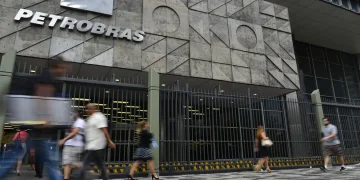 Petrobras anuncia alta de R$ 0,04 na gasolina vendida a distribuidoras