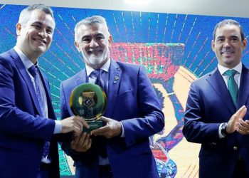 Presidente da Aleto, Amélio Cayres é homenageado durante abertura da programação do Dia da Defensoria Pública